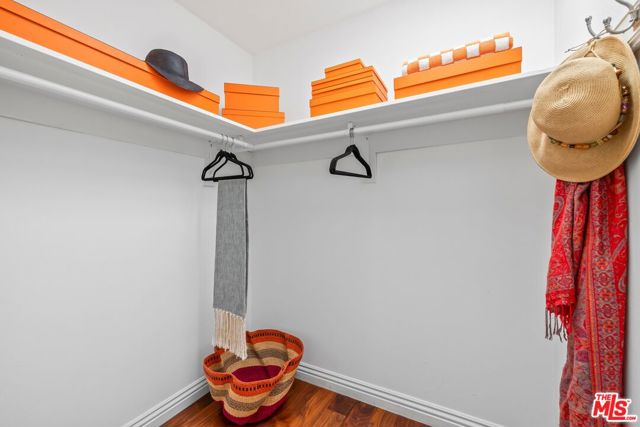 17 20th Avenue, Venice CA: https://media.crmls.org/mediaz/5e1f2bb5-e60c-4860-a31e-dfe21200d9b5.jpg