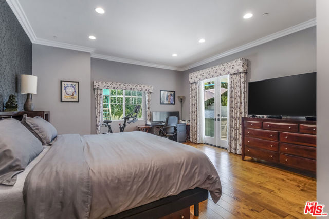 4728 Vesper Avenue, Sherman Oaks CA: https://media.crmls.org/mediaz/5e1f58ff-874a-4e23-8f7b-30fef5f2a837.jpg