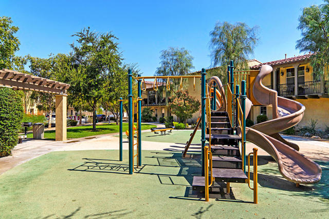 609 Calle Vibrante, Palm Desert CA: https://media.crmls.org/mediaz/5e1f8b9e-a69b-4c70-8dec-4cfdc8aa322d.jpg