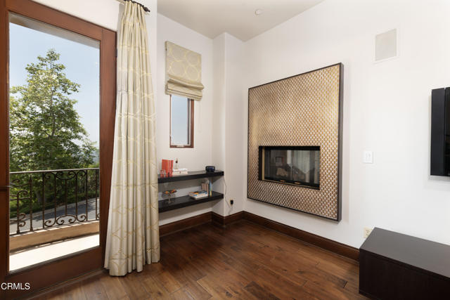 2330 Crystal Lane, Pasadena CA: https://media.crmls.org/mediaz/5e1fa68a-914c-4ad4-84b2-6daa3f210c35.jpg