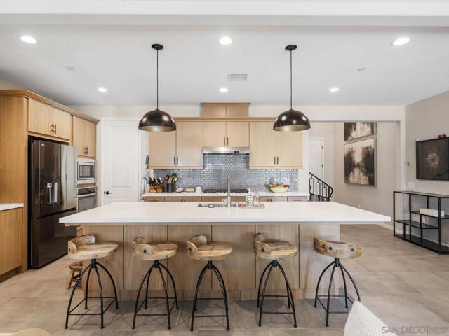 916 Camino Aldea, Chula Vista CA: https://media.crmls.org/mediaz/5e1fb383-4da3-4ac9-90d3-a0d538b65594.jpg