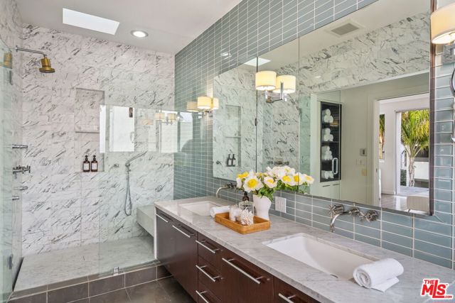 714 California Avenue, Venice CA: https://media.crmls.org/mediaz/5e20b5b4-22bf-4653-b29e-f8c039b93d5e.jpg