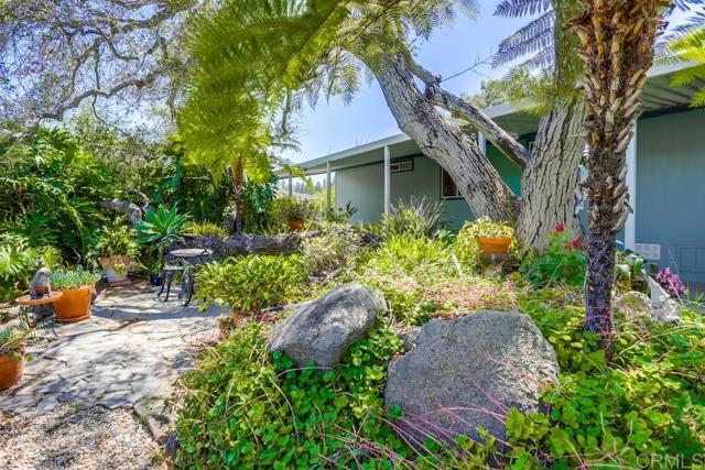 1750 W Citracado Parkway, Escondido CA: https://media.crmls.org/mediaz/5e20f987-5968-4758-955d-3ec0c47163e7.jpg