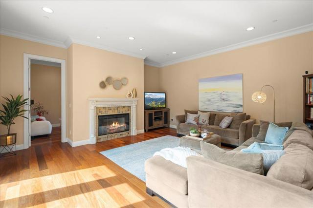 1271 Bellair Way, Menlo Park CA: https://media.crmls.org/mediaz/5e21a9da-f684-4282-b447-4febcc1439f0.jpg