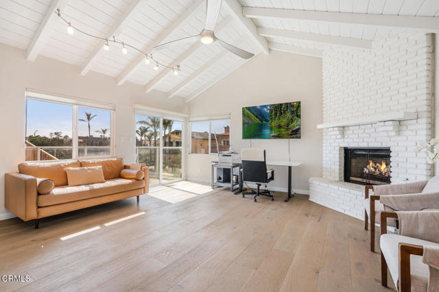 5040 Island View Street, Oxnard CA: https://media.crmls.org/mediaz/5e21fd7a-f69e-43e0-a01f-9c5f597b5713.jpg