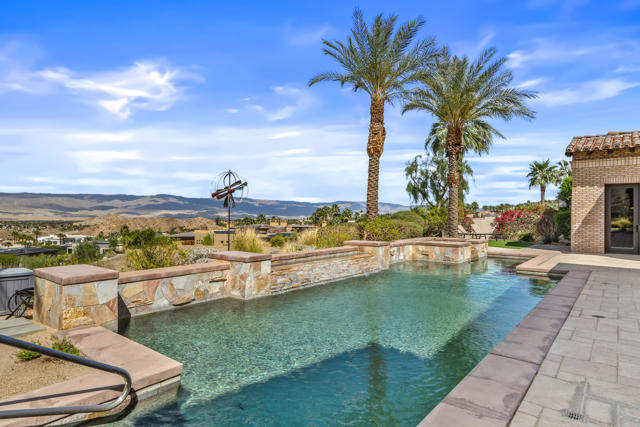31 Hillcrest Drive, Rancho Mirage CA: https://media.crmls.org/mediaz/5e22deed-7c8a-4477-ae5b-cfed13c1dd24.jpg