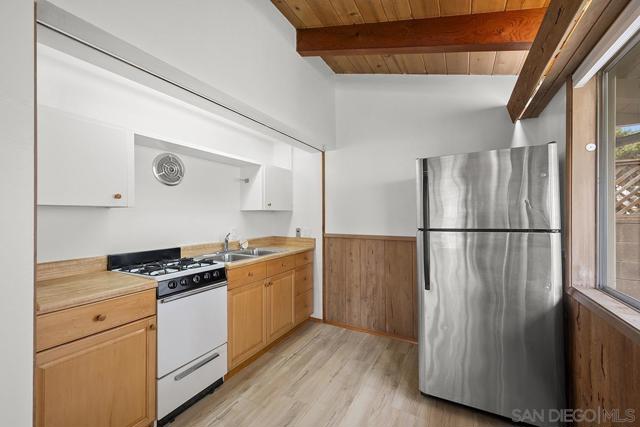 4316 Haines St, San Diego CA: https://media.crmls.org/mediaz/5e23e87d-ce82-43c3-bf0a-0d8176bbda60.jpg