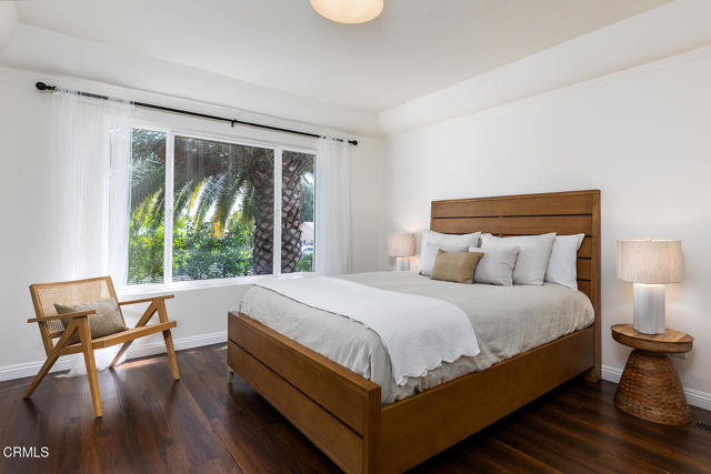 1807 New York Drive, Altadena CA: https://media.crmls.org/mediaz/5e24392f-c93b-40f2-a542-5ff3141d11d9.jpg