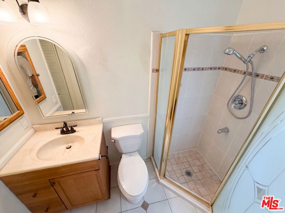 https://media.crmls.org/mediaz/5e246f54-35b9-487c-be97-c9e9d7bc57c6.jpg?preset=X-Large