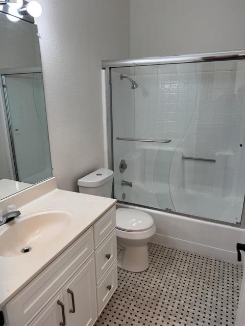 118 Pelican Loop, Pittsburg CA: https://media.crmls.org/mediaz/5e2526d8-1a49-4162-8ae5-cbd656dae9ec.jpg