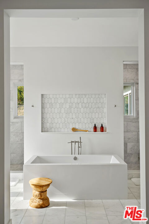26767 Mulholland Highway, Calabasas CA: https://media.crmls.org/mediaz/5e25d34a-989a-4f45-a264-152d01d0c673.jpg
