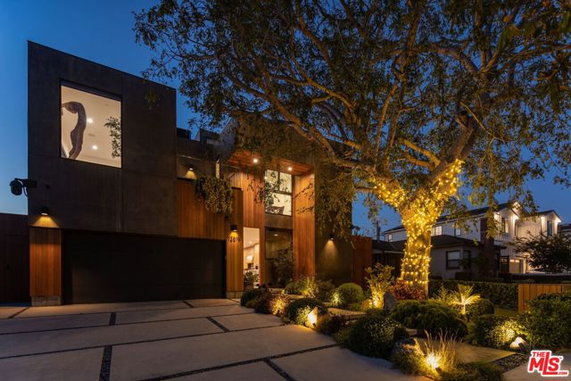 12619 Preston Way, Los Angeles CA: https://media.crmls.org/mediaz/5e25f8e2-9b79-40e7-89b5-c893909d9df3.jpg