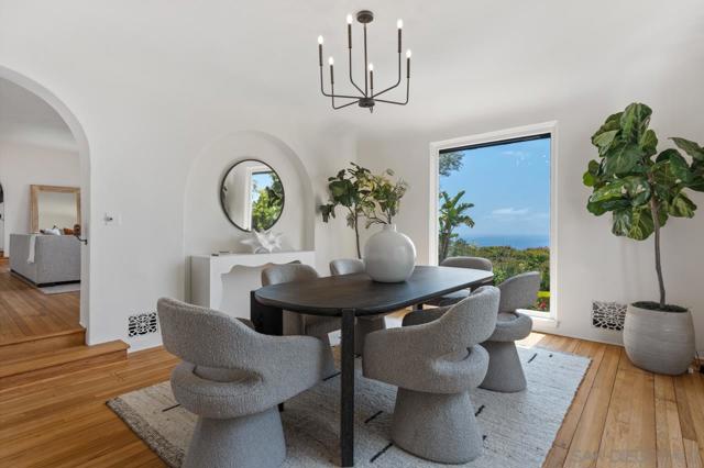 7316 Encelia Dr., La Jolla CA: https://media.crmls.org/mediaz/5e2622d8-539d-41ce-b9e3-d763b0609024.jpg
