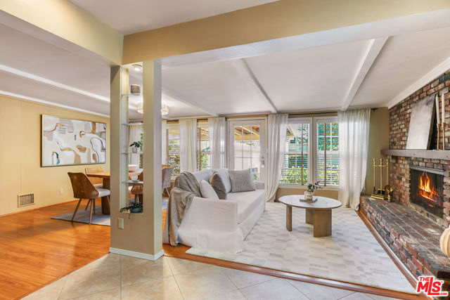 2338 Paloma Street, Pasadena CA: https://media.crmls.org/mediaz/5e2680c3-2bb1-48b4-88bb-3bb901b2b632.jpg