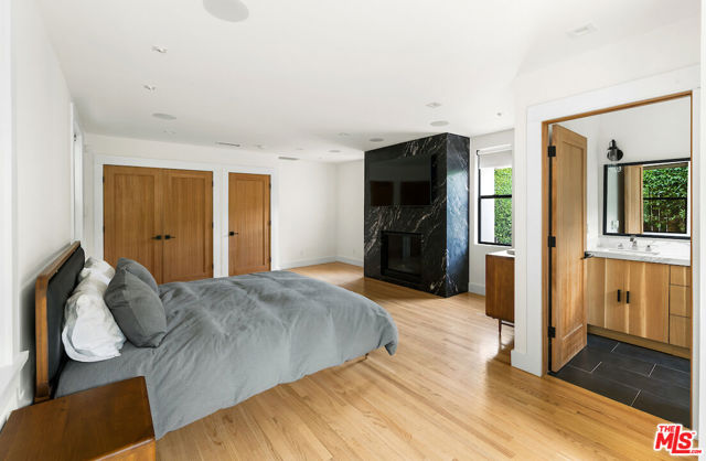 5319 West Boulevard, Los Angeles CA: https://media.crmls.org/mediaz/5e26bdf5-1a63-467f-8b6f-0a6aed2d092d.jpg