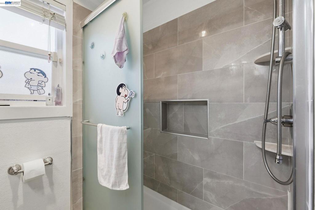 https://media.crmls.org/mediaz/5e26ce35-e3f1-4870-a41d-5524dcb40207.jpg?preset=X-Large