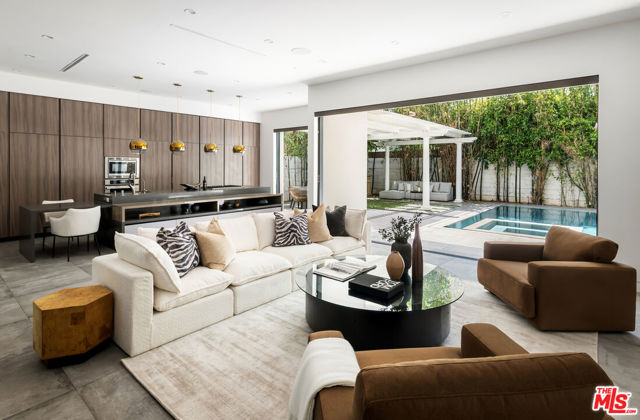 833 N Cherokee Avenue, Los Angeles CA: https://media.crmls.org/mediaz/5e26ef57-3259-4b95-a287-d842e7c0d67c.jpg