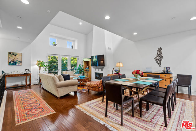 1619 Artesia Boulevard, Manhattan Beach CA: https://media.crmls.org/mediaz/5e270052-4ddc-436f-a47a-1564d9c3ddb0.jpg