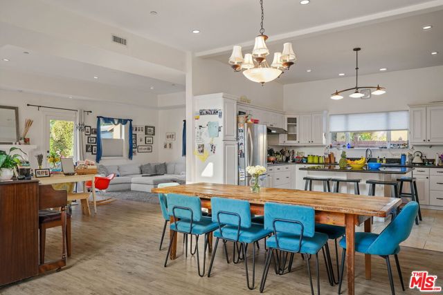 4224 Madison Avenue, Culver City CA: https://media.crmls.org/mediaz/5e273cde-05d8-4aa8-be5a-6d75d5852088.jpg