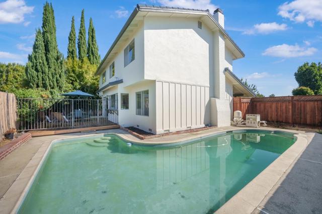 1263 Rousseau Drive, Sunnyvale CA: https://media.crmls.org/mediaz/5e27548e-427e-4a27-9fad-881b4d523bdb.jpg