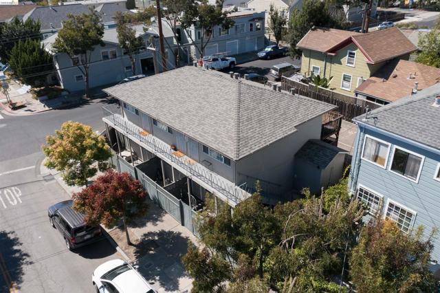 1220 62Nd St, Oakland CA: https://media.crmls.org/mediaz/5e2860cf-31b8-4744-adb8-232cf745a55b.jpg