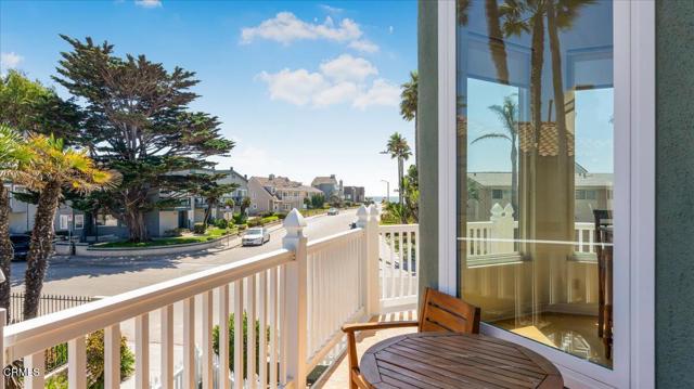 1230 Mandalay Beach Road, Oxnard CA: https://media.crmls.org/mediaz/5e28d623-178b-4696-8497-04140b0f917d.jpg