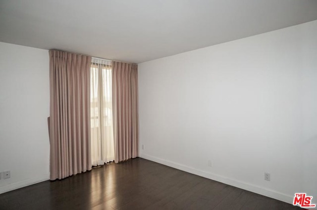 600 W 9Th Street, Los Angeles CA: https://media.crmls.org/mediaz/5e2a172f-f446-42c8-8286-1a053107789b.jpg