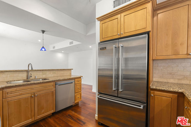 744 North Alfred Street, 104 photo 13