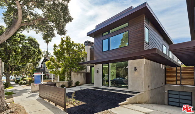 139 Hollister Avenue, Santa Monica CA: https://media.crmls.org/mediaz/5e2a6bff-ce2f-4092-be6f-738fb2bf22d6.jpg