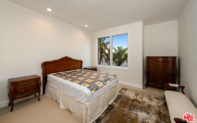 5105 Via Donte, Marina del Rey CA: https://media.crmls.org/mediaz/5e2ada24-081f-4516-a4de-c4de0ced81a0.jpg