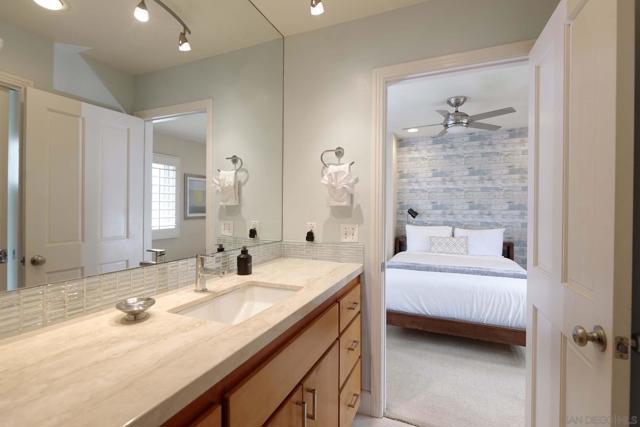 292 Bonair St, La Jolla CA: https://media.crmls.org/mediaz/5e2baf54-6a25-4462-b408-53596e94a3db.jpg