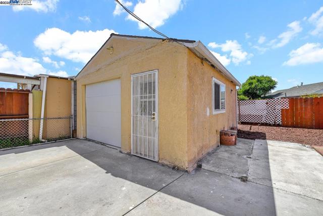 1069 Melcher St, San Leandro CA: https://media.crmls.org/mediaz/5e2c447c-326f-4d1b-875a-c5f490b71e6e.jpg
