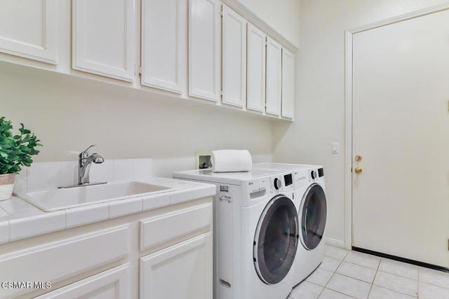 2746 Autumn Ridge Drive, Thousand Oaks CA: https://media.crmls.org/mediaz/5e2cd85a-0935-498c-a671-bf06a11ea682.jpg