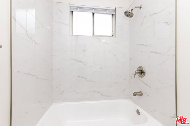 2333 Hauser Boulevard, Los Angeles CA: https://media.crmls.org/mediaz/5e2cdb9b-a64a-4517-8c36-2f02ea3f3702.jpg