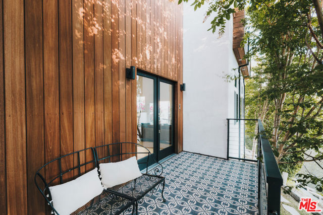 28333 Foothill Drive, Agoura Hills CA: https://media.crmls.org/mediaz/5e2d4ae5-eca8-4380-a8dc-ac5cf5a34f81.jpg