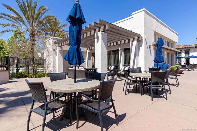 5402 Sand Arch Ln 199, San Diego CA: https://media.crmls.org/mediaz/5e2d8169-8a28-447b-928f-412f3918ed2e.jpg