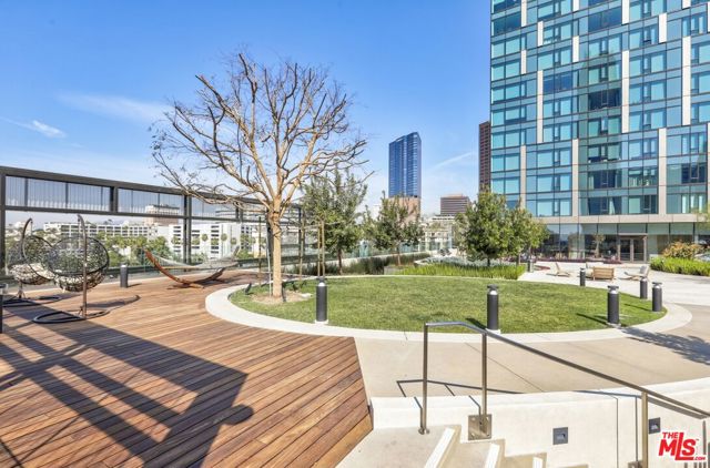 889 Francisco Street, Los Angeles CA: https://media.crmls.org/mediaz/5e2d989a-50f9-403a-abbc-833694cd2ff2.jpg