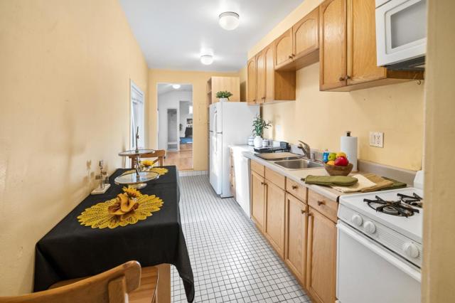 2066 Sterling Avenue, Menlo Park CA: https://media.crmls.org/mediaz/5e2e395e-a6e0-43d8-901b-c769311182ef.jpg