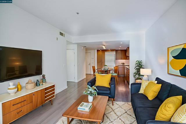 2655 Bush, San Francisco CA: https://media.crmls.org/mediaz/5e2f1636-4a93-47cc-950b-69e669dddf77.jpg