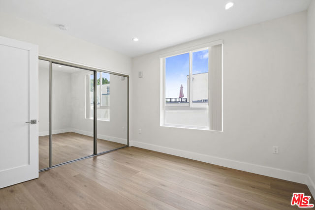 11042 La Maida Street, 203 photo 15