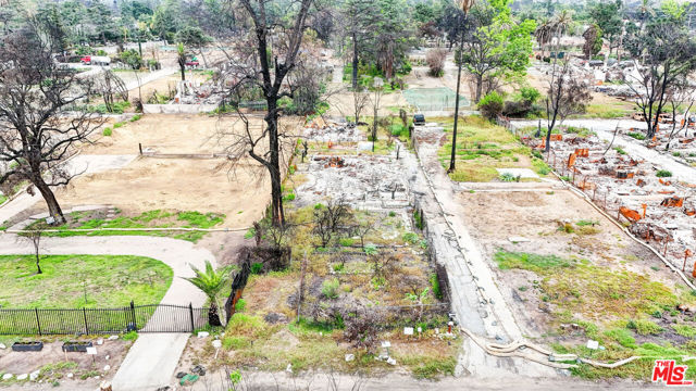 683 E Pine Street, Altadena CA: https://media.crmls.org/mediaz/5e2f78aa-c018-4479-9f6e-77a1358f95b7.jpg