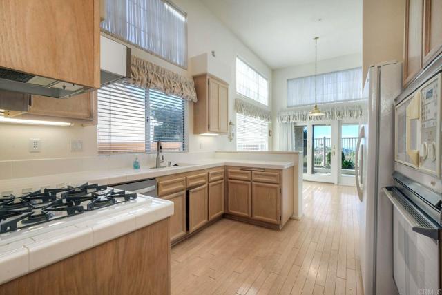 Detail Gallery Image 9 of 36 For 2183 Crest View Glen, Escondido,  CA 92026 - 3 Beds | 2/1 Baths