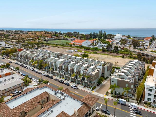 2511 State St, Carlsbad CA: https://media.crmls.org/mediaz/5e2fef3d-3c6f-4071-af6a-1bf65797eed8.jpg