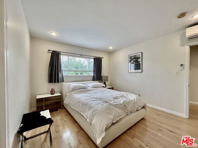 1144 10th Street, Santa Monica CA: https://media.crmls.org/mediaz/5e301b97-57e7-4167-bb1b-5f08bfefe64b.jpg
