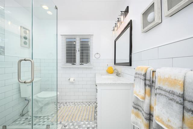 206 E E Oceanfront, Newport Beach CA: https://media.crmls.org/mediaz/5e303ecd-2a14-4168-94b1-6065dd85a218.jpg