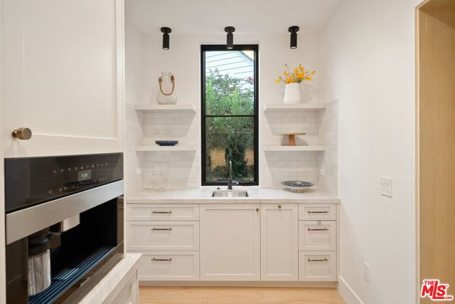 10444 Charing Cross Road, Los Angeles CA: https://media.crmls.org/mediaz/5e3083c8-b844-4434-b966-6f43bfb01e35.jpg