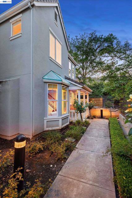 5880 Hillbrook Pl, Dublin CA: https://media.crmls.org/mediaz/5e30b064-3989-4c23-94c0-68c37d2fca5e.jpg