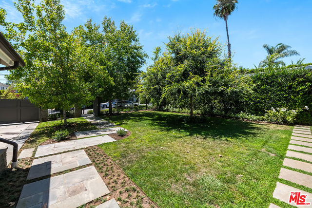 334 S Westgate Avenue, Los Angeles CA: https://media.crmls.org/mediaz/5e312cdb-bf6e-4f17-acc6-930f990e5386.jpg