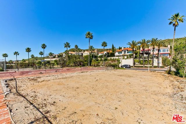 1648 Chastain, Pacific Palisades CA: https://media.crmls.org/mediaz/5e3150ae-94ca-4690-8be6-e17995f2a4aa.jpg