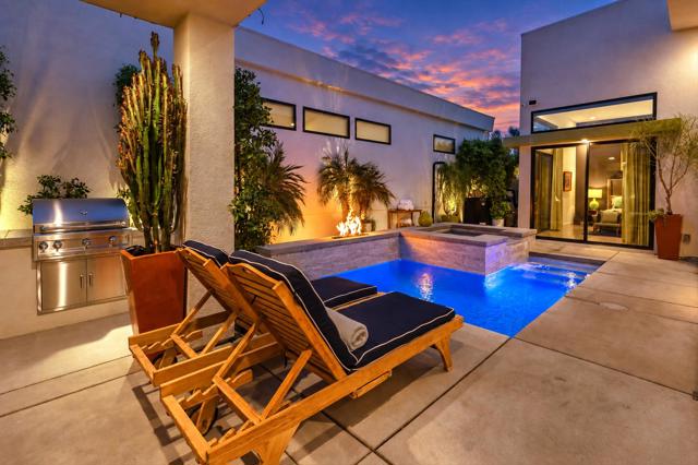 160 Obsidian Loop N, Palm Springs, CA 92264